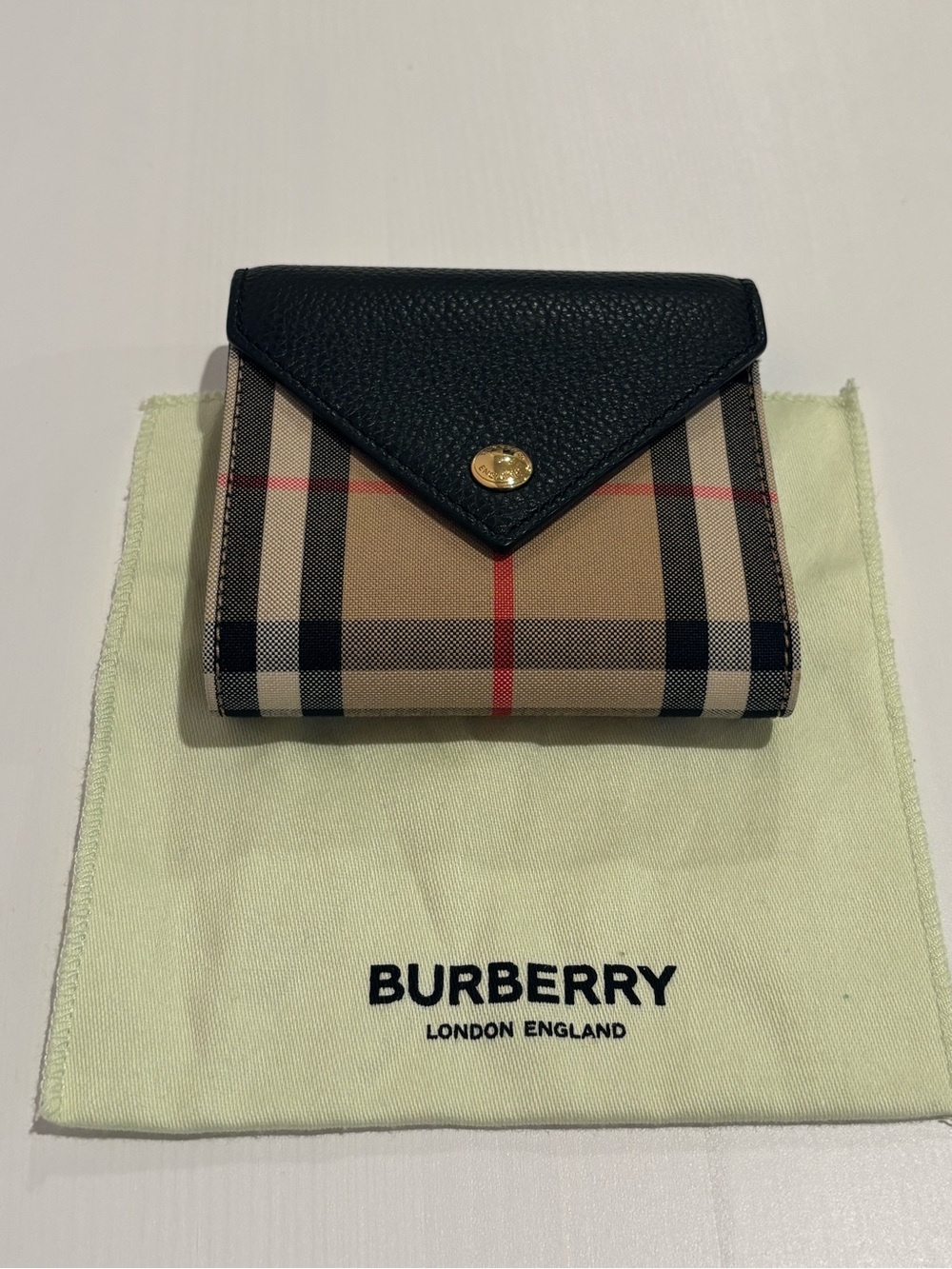 Burberry Compact Wallet Trifold Wallet Women Accessory Original Collection 🖤EUC - Picture 2 of 15
